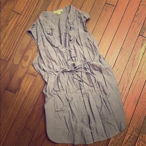 Forever 21 sleeveless button up top